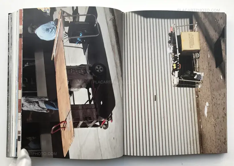 Collective – Endcommercial : Reading the city