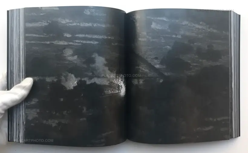Richard Mosse – Incoming