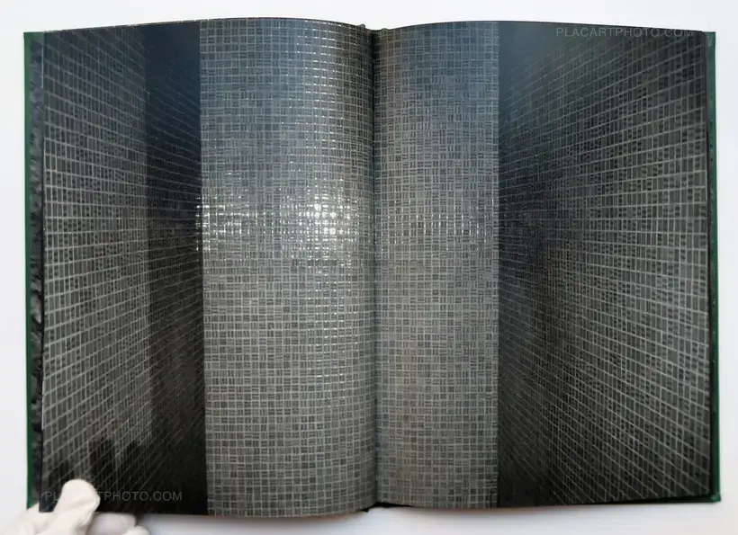 Dirk Braeckman – Z.z.(t) vol 2 (Shrinkwrap)