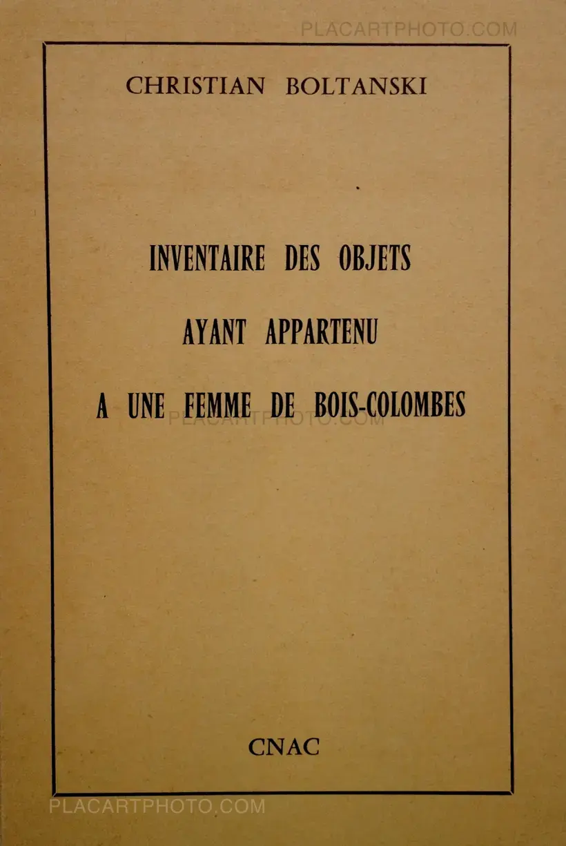 Christian Boltanski – Inventaire des objets ayant appartenu à une femme de Bois-Colombes