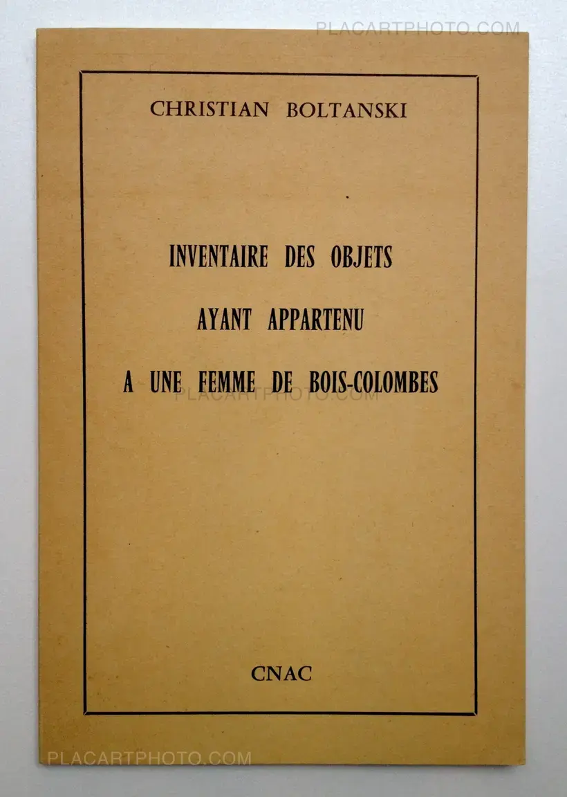 Christian Boltanski – Inventaire des objets ayant appartenu à une femme de Bois-Colombes