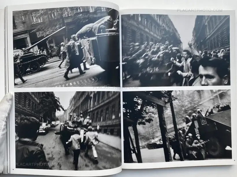 Josef Koudelka – Invasion Prague 68