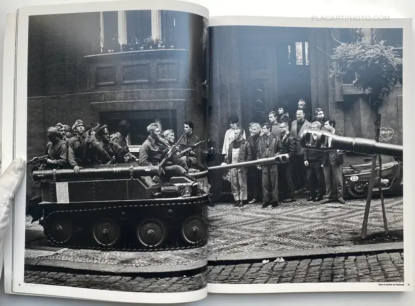 Josef Koudelka – Invasion Prague 68