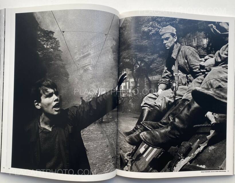 Josef Koudelka – Invasion Prague 68