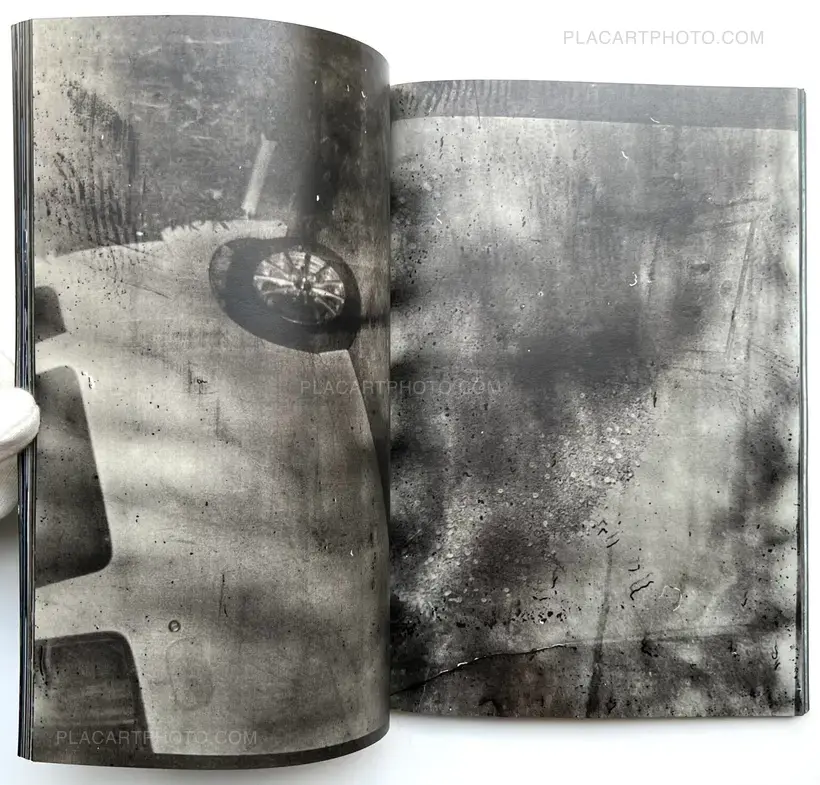 Daisuke Yokota – Untitled (Signed)