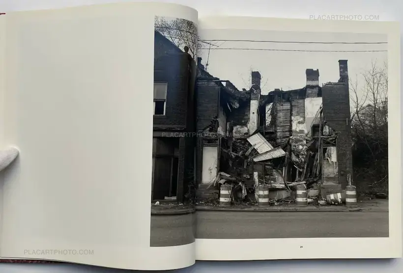 LaToya Ruby Frazier – THE NOTION OF FAMILY (First edition)