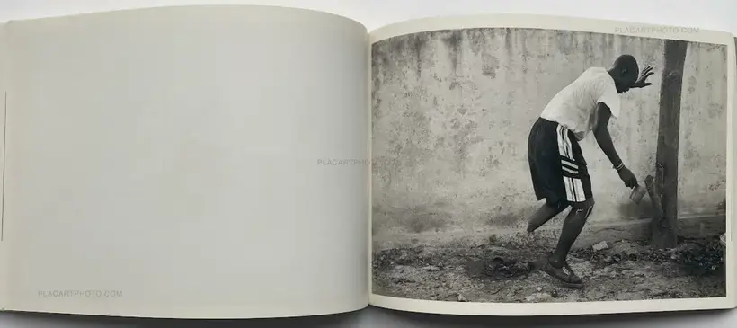 Jane Evelyn Atwood – Sentinelles de l’ombre (Signed)