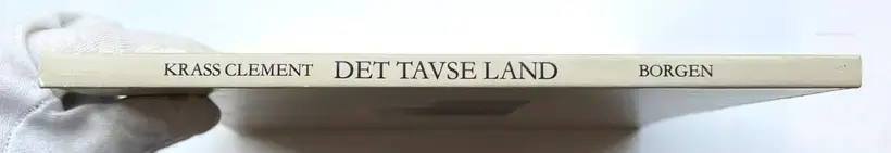 Krass Clement – DET TAVSE LAND