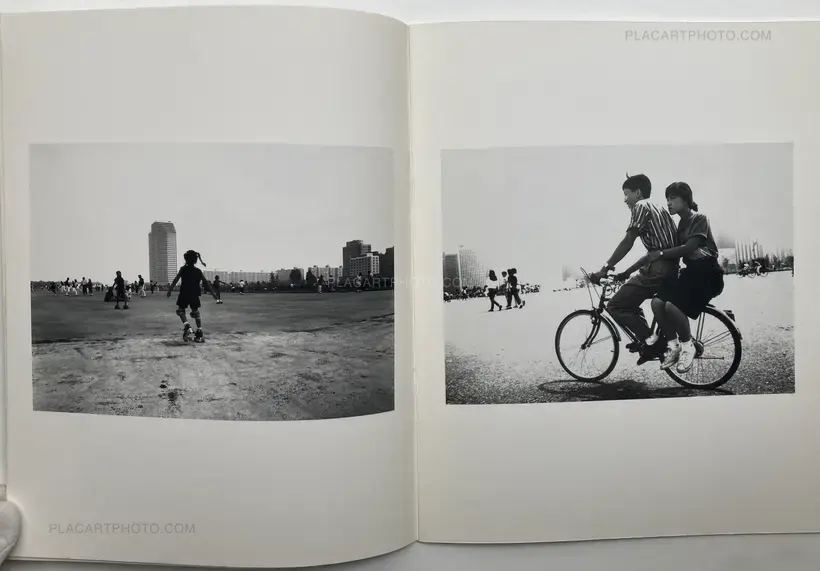 Nobuyoshi Araki – ON THE MOVE