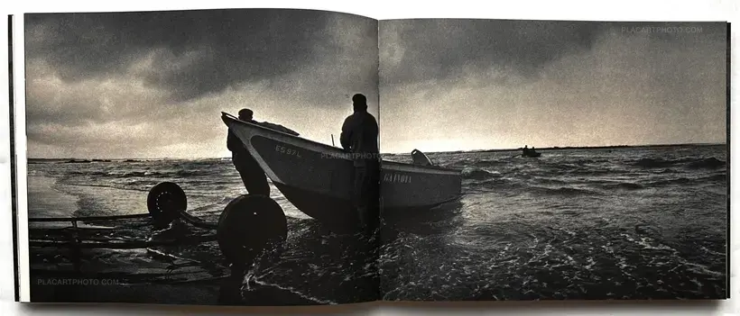 Joakim Eskildsen – Blue Tide / Maré Azul