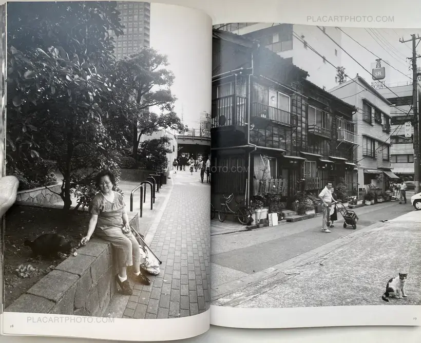 Nobuyoshi Araki – Tokyo Neko Machi (Living Cats in Tokyo) (WITH OBI)