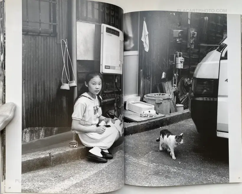 Nobuyoshi Araki – Tokyo Neko Machi (Living Cats in Tokyo) (WITH OBI)