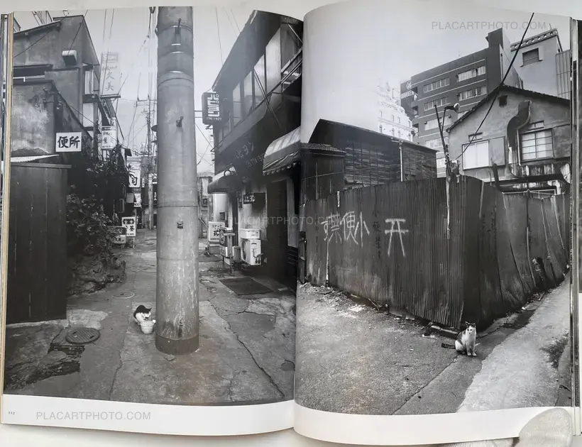 Nobuyoshi Araki – Tokyo Neko Machi (Living Cats in Tokyo) (WITH OBI)