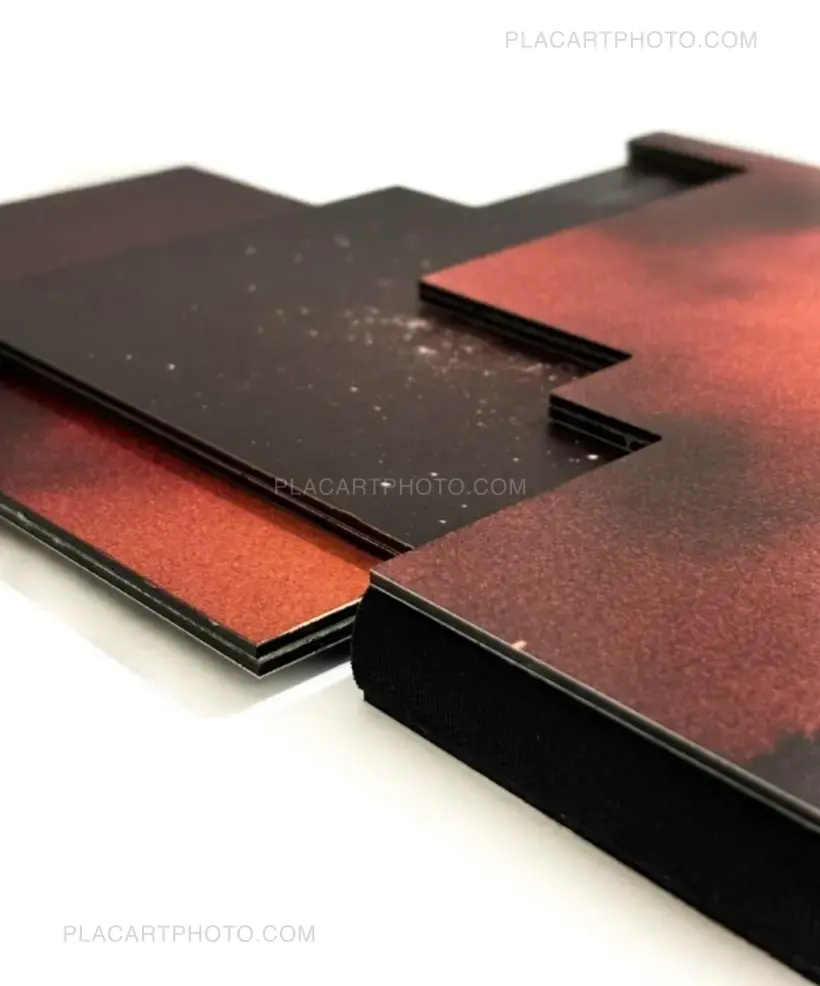 Gareth Phillips – Caligo. A photo sculpture book (EDT OF 20)