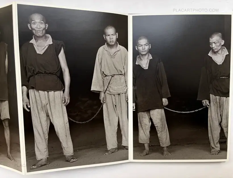 Chien-Chi Chang – THE CHAIN (SPECIAL EDT WITH METAL BOX) (ASSOCIATION COPY)
