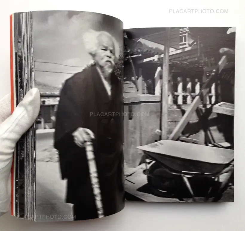 Toyomitsu Higa – Akai Goya / Toyomitsu Higa Shashinshu 1970-1972