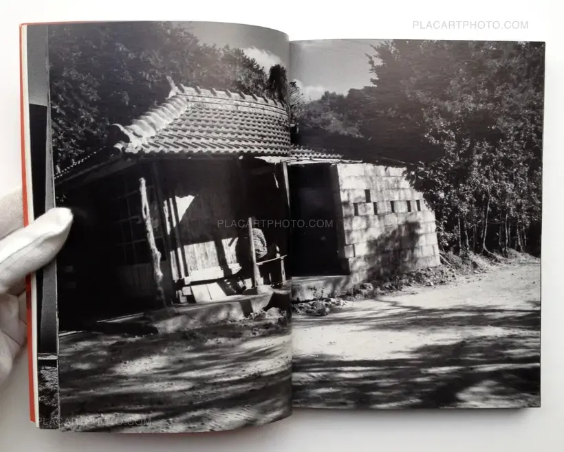Toyomitsu Higa – Akai Goya / Toyomitsu Higa Shashinshu 1970-1972