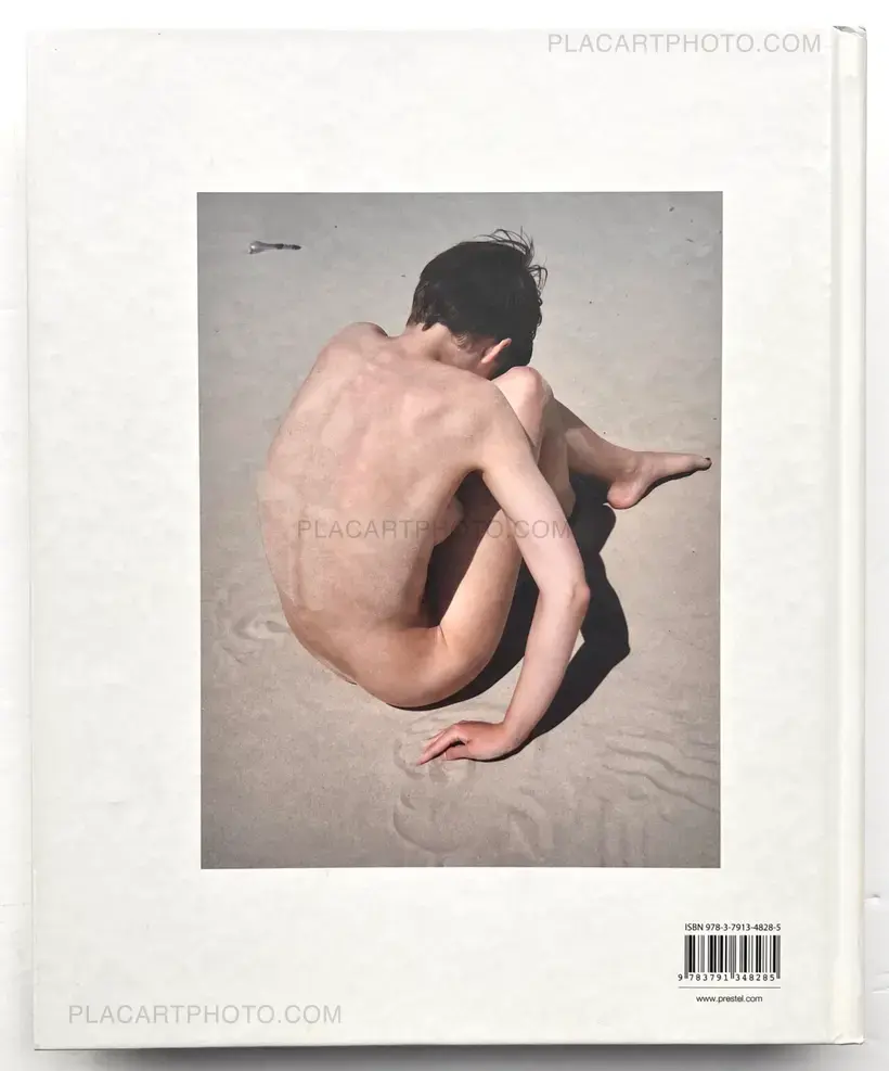 Viviane Sassen – IN AND OUT OF FASHION