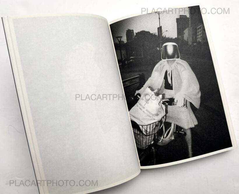 PARIS FENG LI アートブック Feng Li: GOOD NIGHT, Jiazazhi, 2022 | Bookshop Le Plac'Art Photo