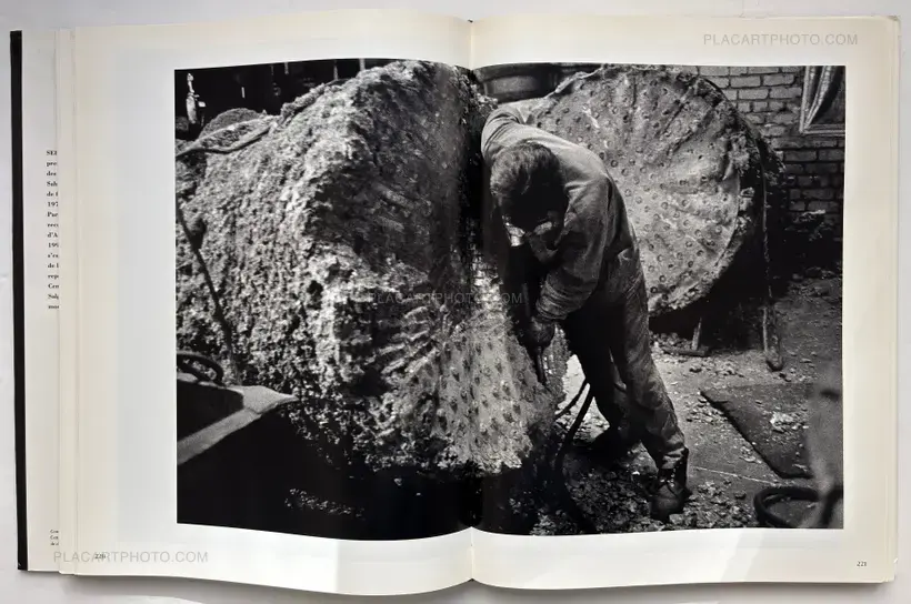 Sebastiao Salgado – La Main De l'Homme (SIGNED)