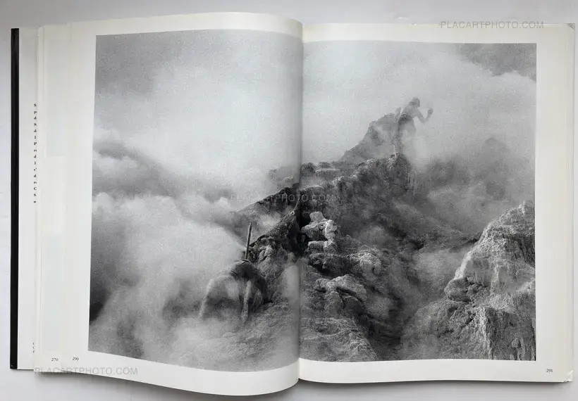 Sebastiao Salgado – La Main De l'Homme (SIGNED)