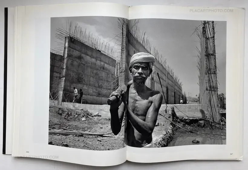 Sebastiao Salgado – La Main De l'Homme (SIGNED)