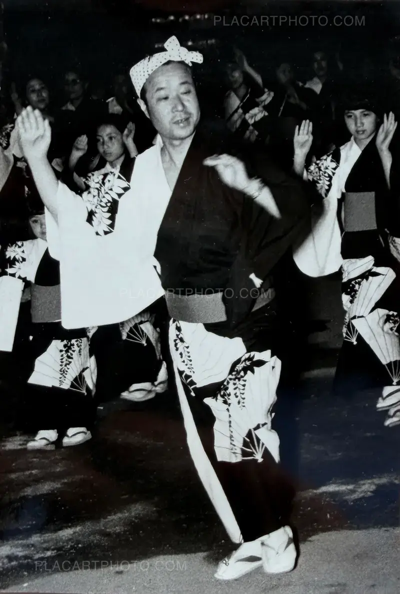 A panoramic view of Japan through vernacular photography from 1920 to 1980.